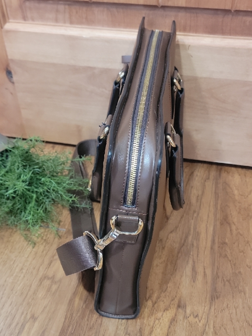 Johan Leather Lawyers Briefcase - Premium Laptop Bag - Picture 5 of 14